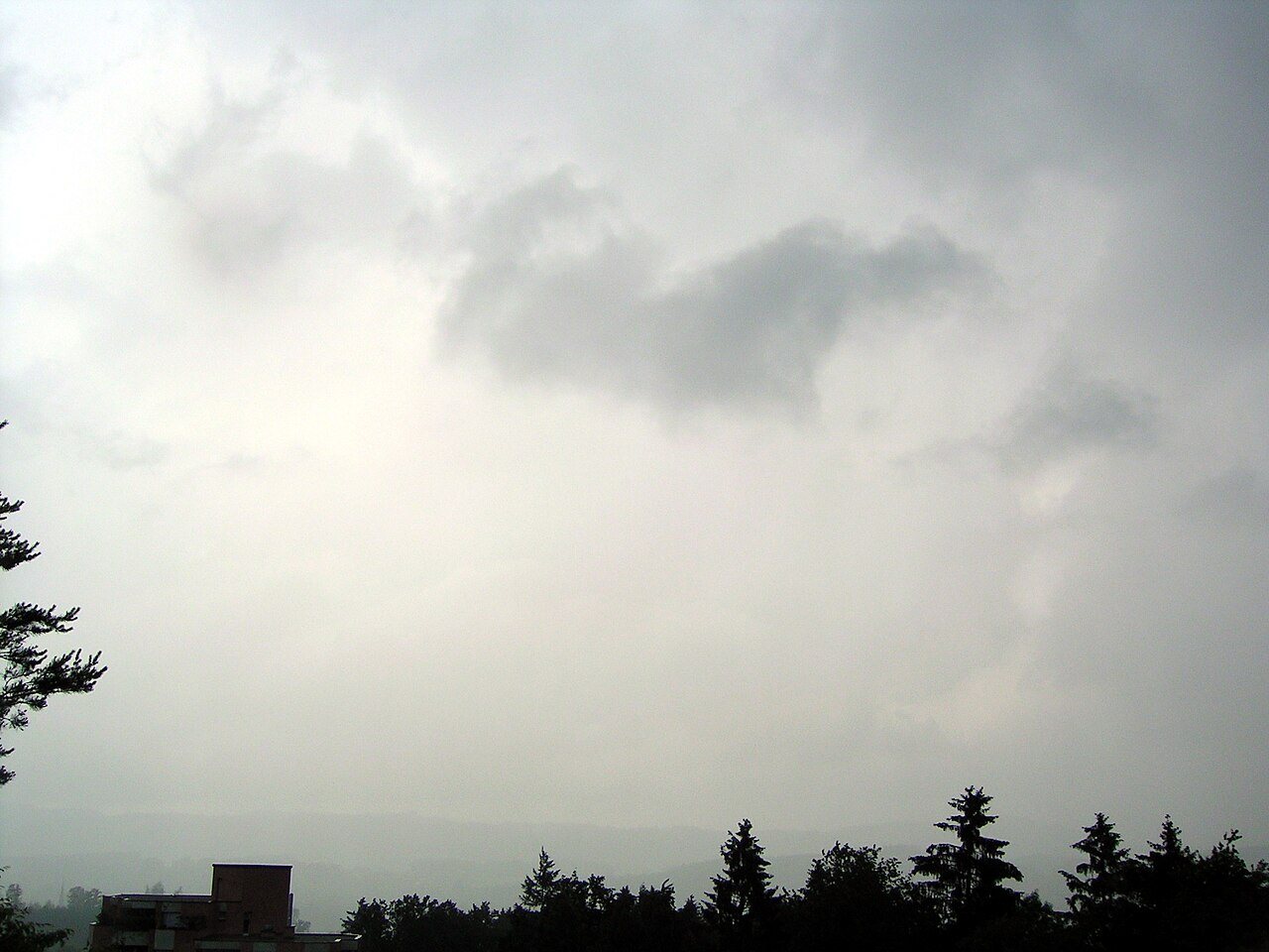 Donkere regenwolk